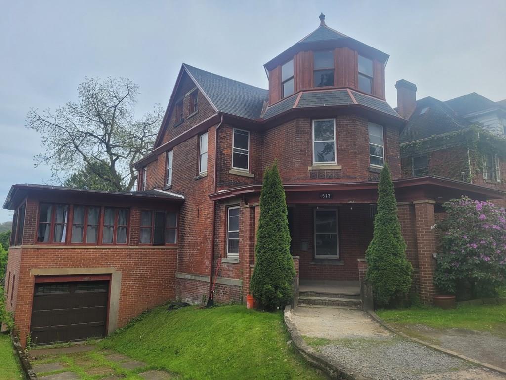 1890 Queen Anne Victorian Home
