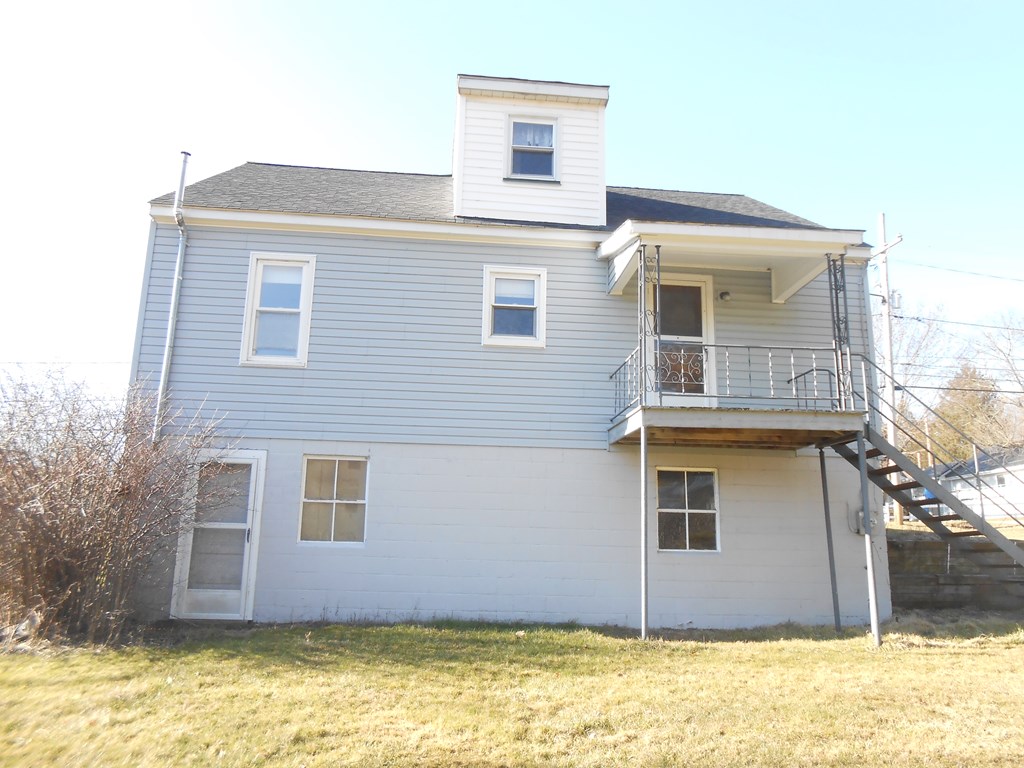 GATES AND BURNS REALTY