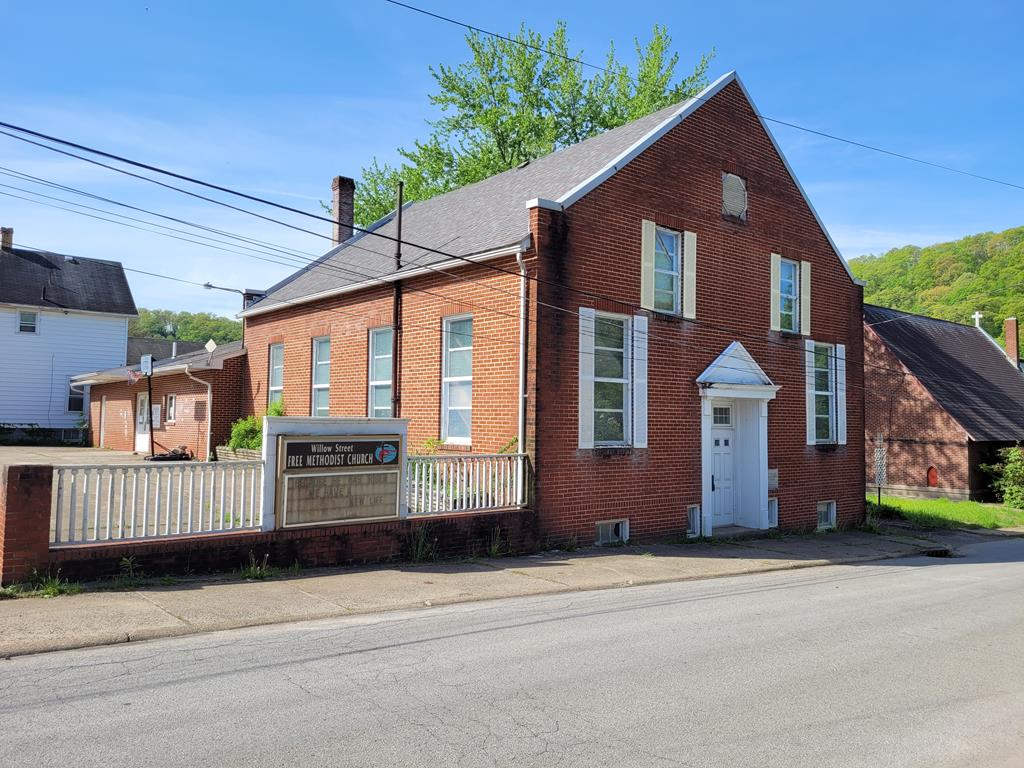 GATES AND BURNS REALTY