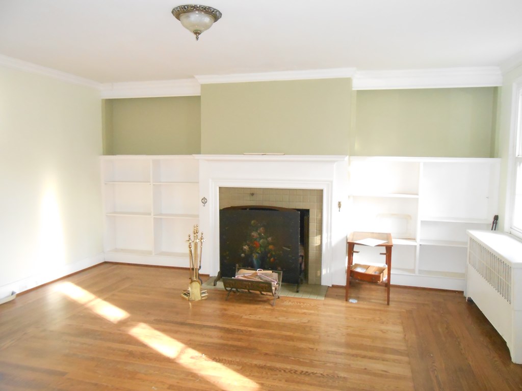 GATES AND BURNS REALTY