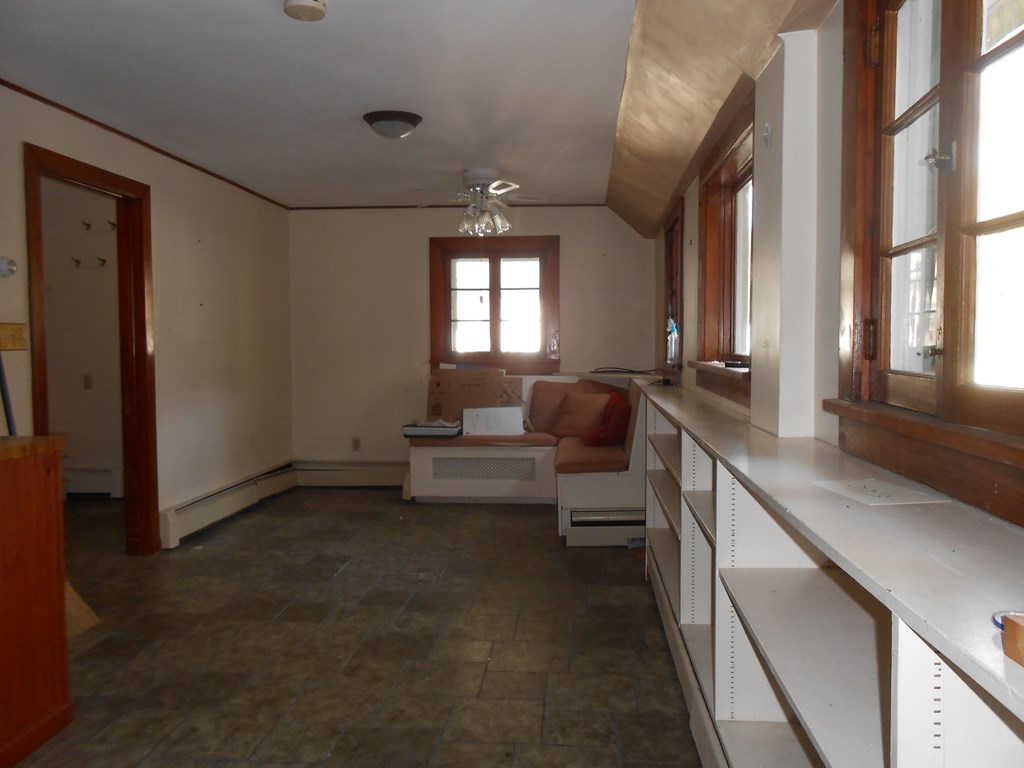 GATES AND BURNS REALTY