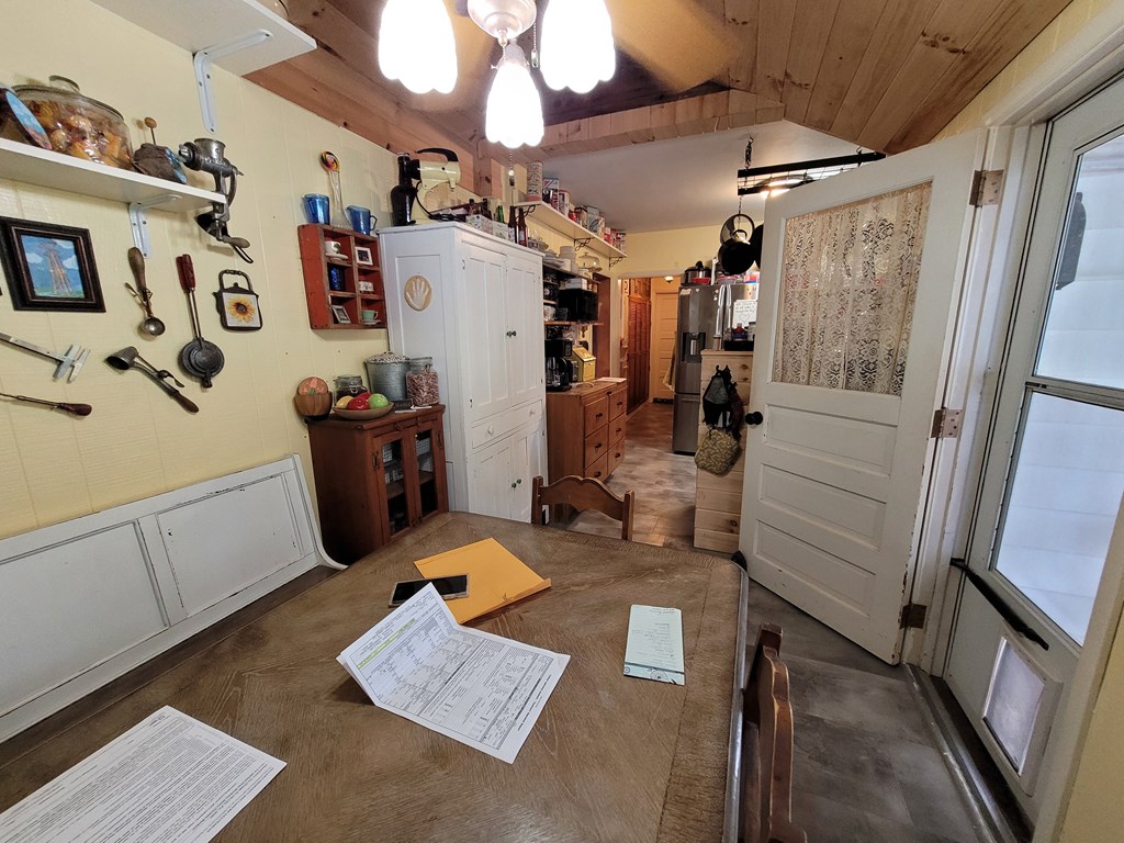 GATES AND BURNS REALTY