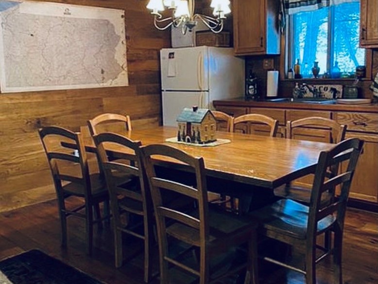 GATES AND BURNS REALTY