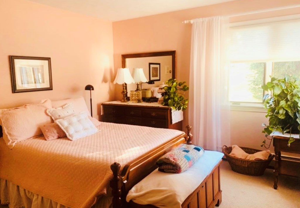 GATES AND BURNS REALTY