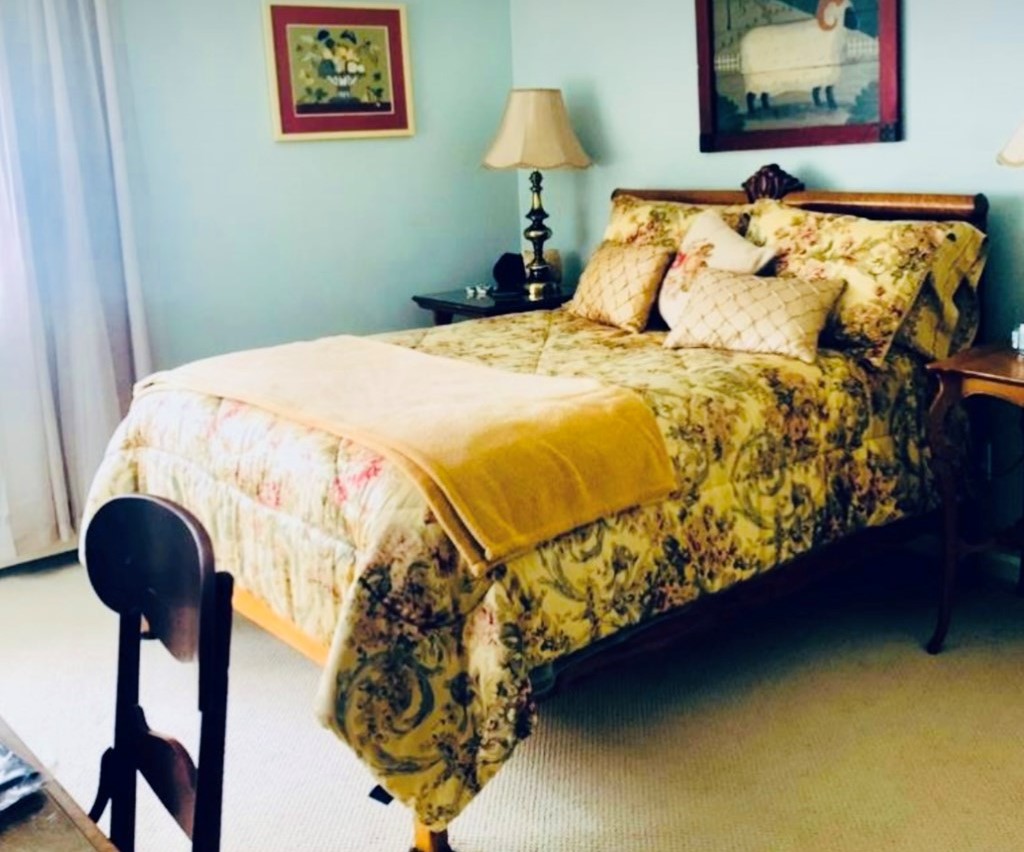 GATES AND BURNS REALTY