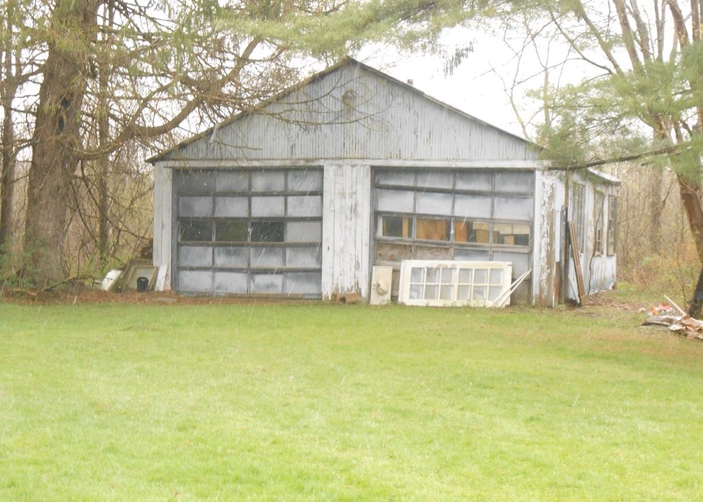 GATES AND BURNS REALTY