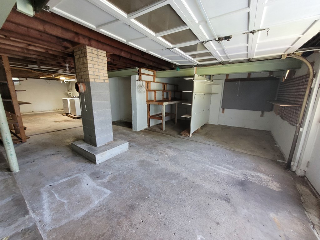 GATES AND BURNS REALTY